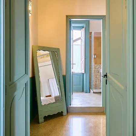 Palazzo Mercanzia 3*
