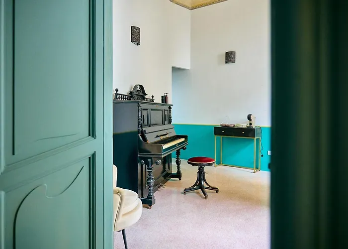 Palazzo Mercanzia 3*